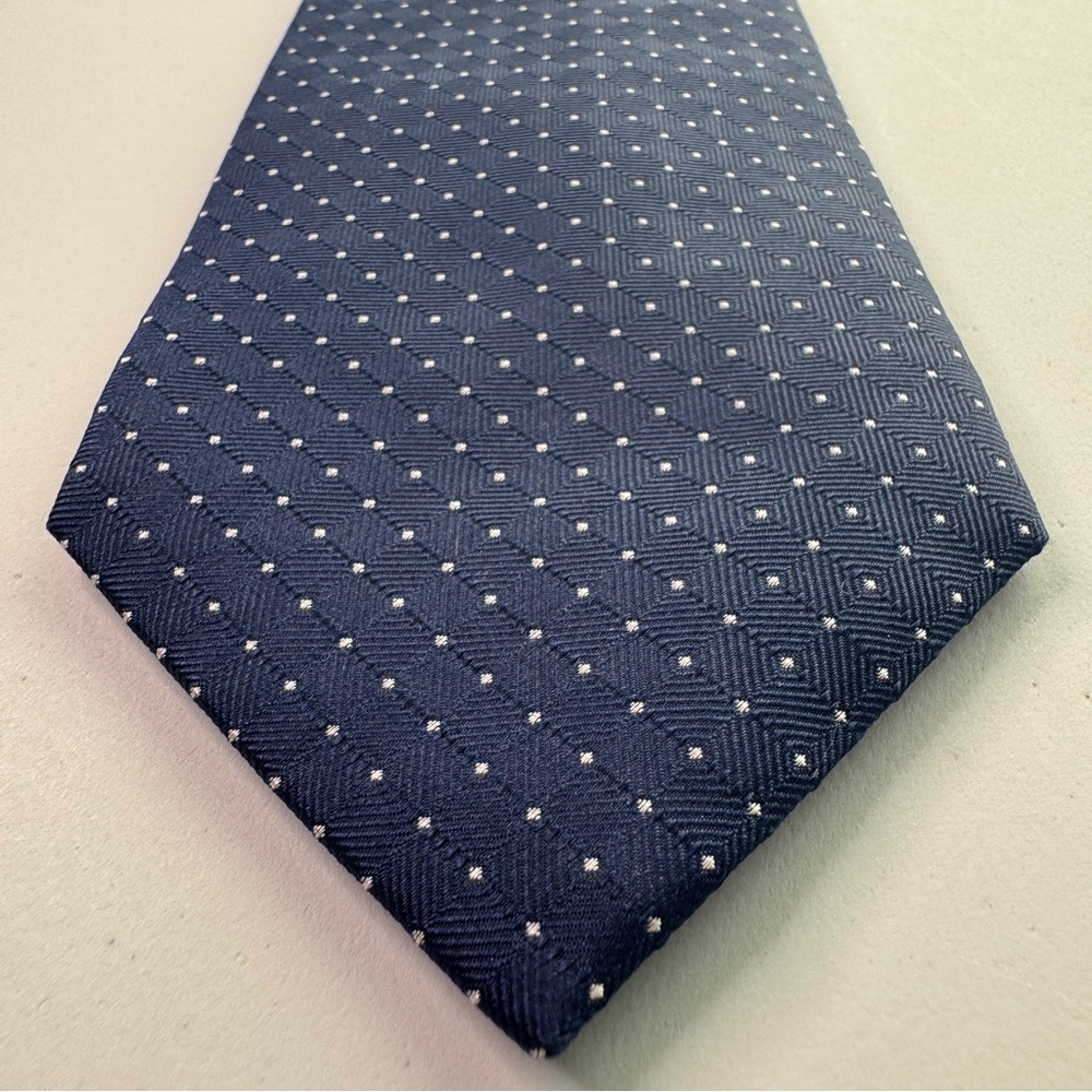 Charles Tyrwhitt 100% SILK Tie - Navy Blue, White Polka Dot Pattern - 3 3/8”x59” - Picture 4 of 5